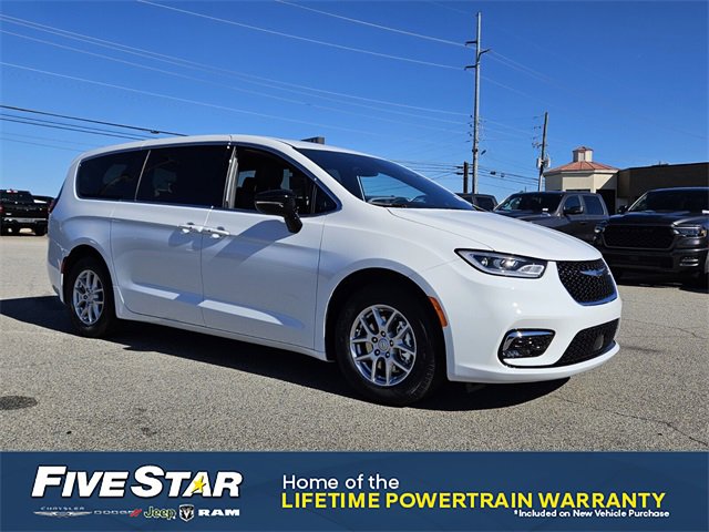 New 2026 Chrysler Pacifica Select