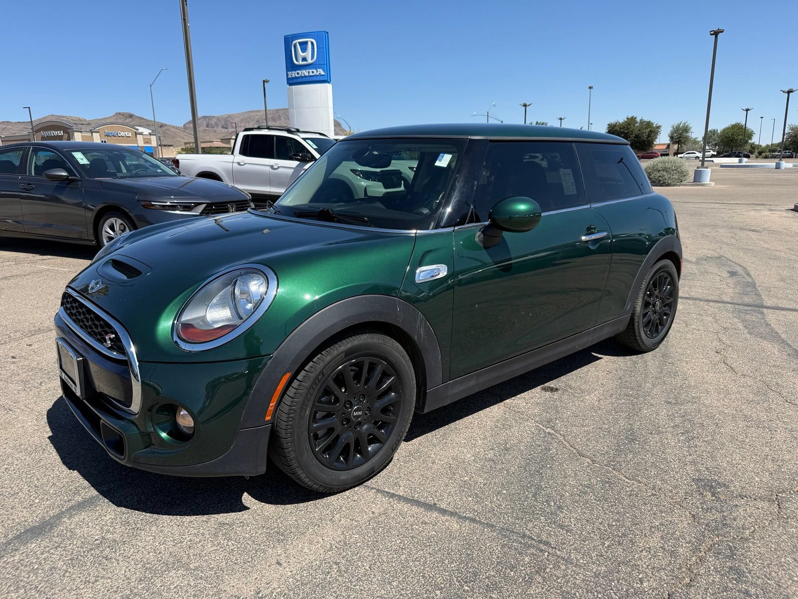 Used 2017 MINI Cooper S FWD image 1