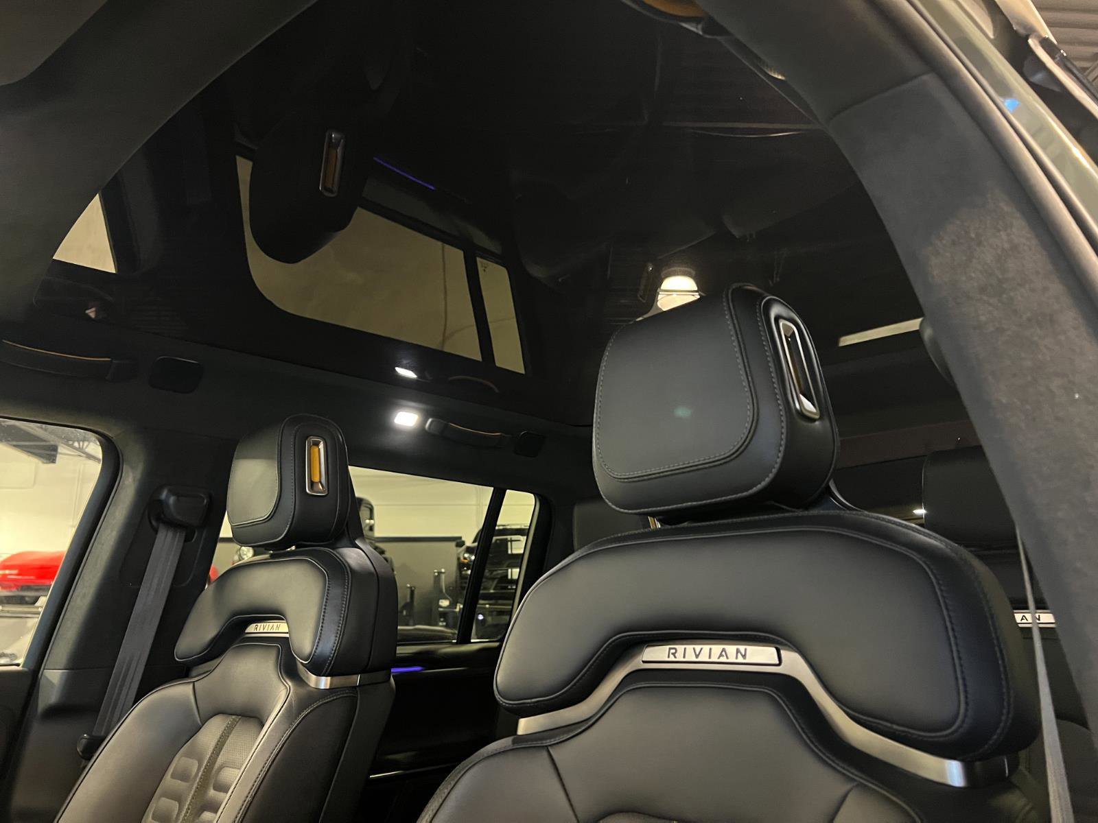 Used 2023 Rivian R1S Launch Edition image 21