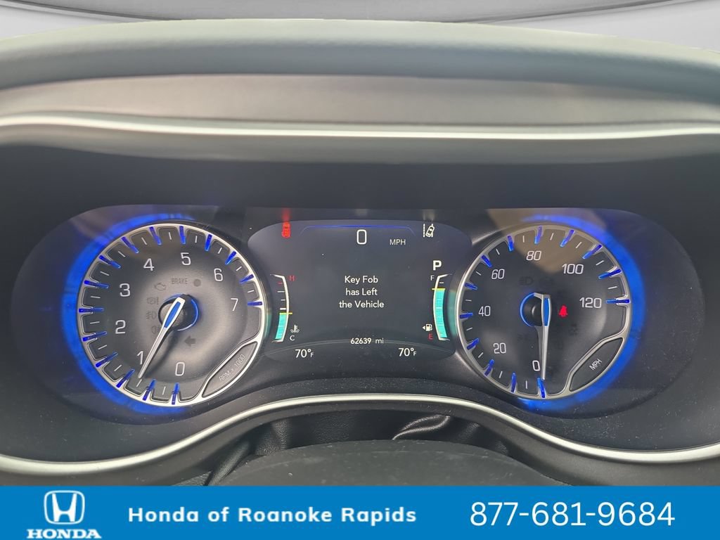 Used 2023 Chrysler Pacifica Touring-L FWD image 14