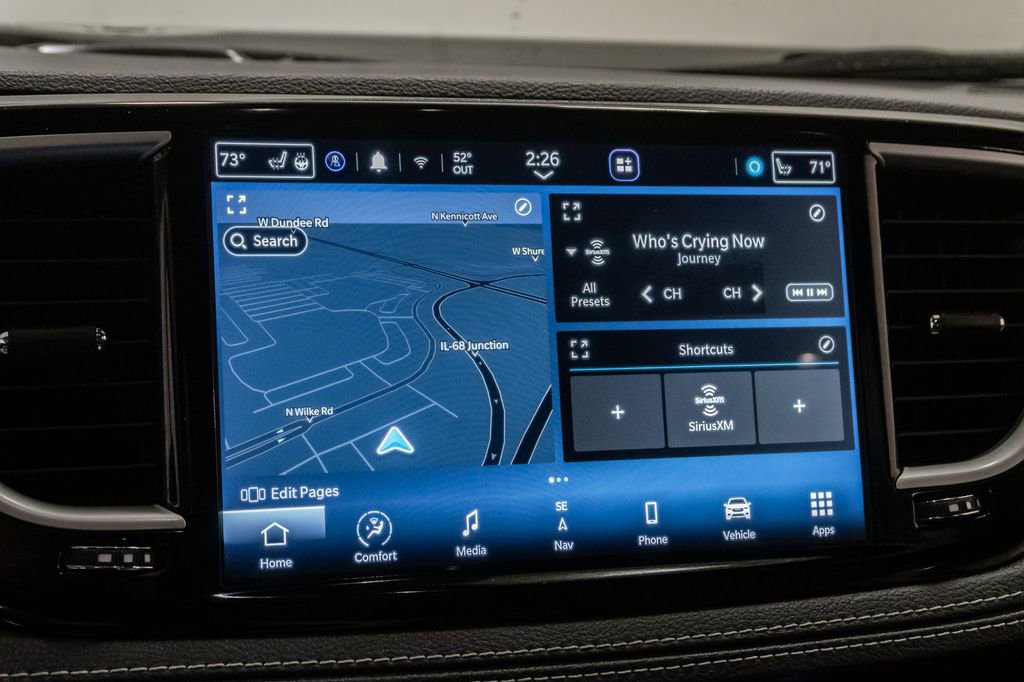 Used 2023 Chrysler Pacifica Limited w/ Uconnect Theater Family Group image 18