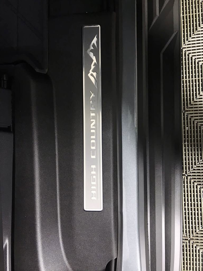 New 2026 Chevrolet Suburban High Country w/ Sun And Tow Package image 30