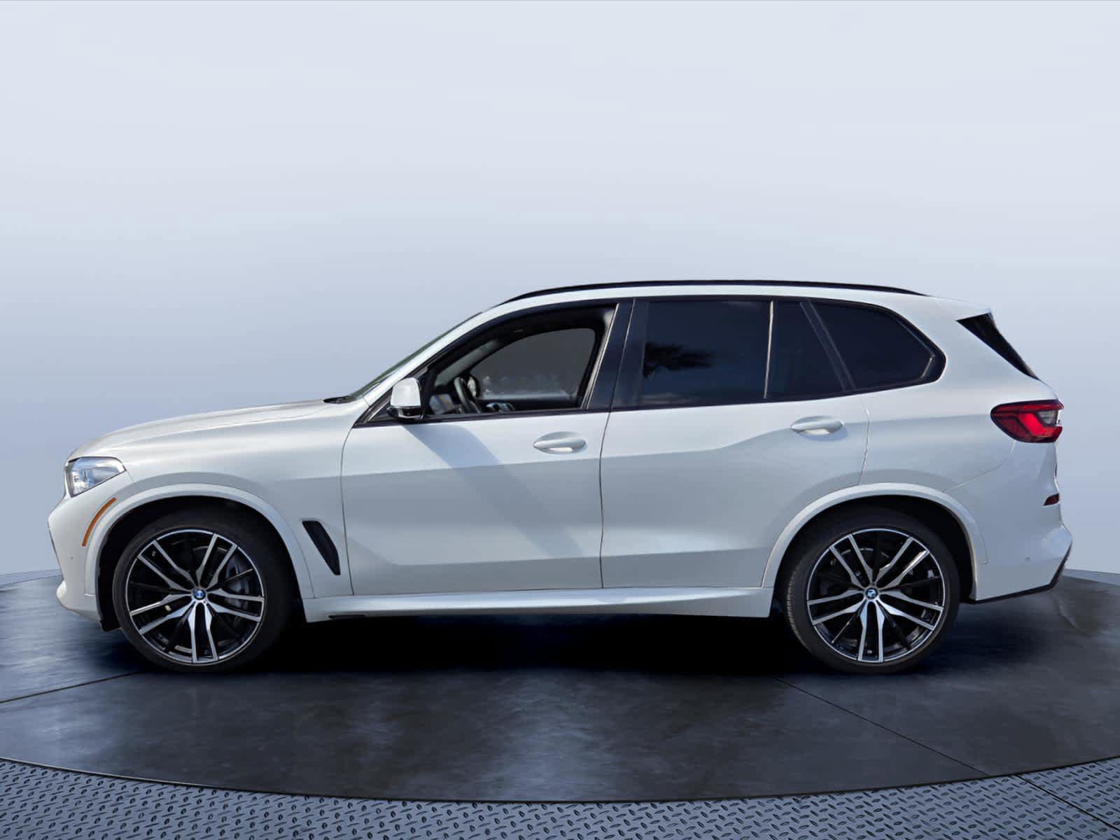Used 2019 BMW X5 xDrive50i w/ M Sport Package AWD/4WD image 3