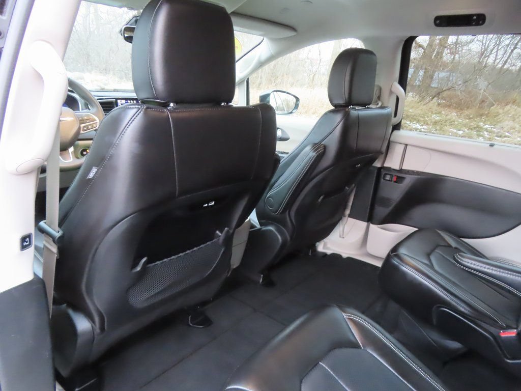 Certified 2024 Chrysler Pacifica Touring-L FWD image 19