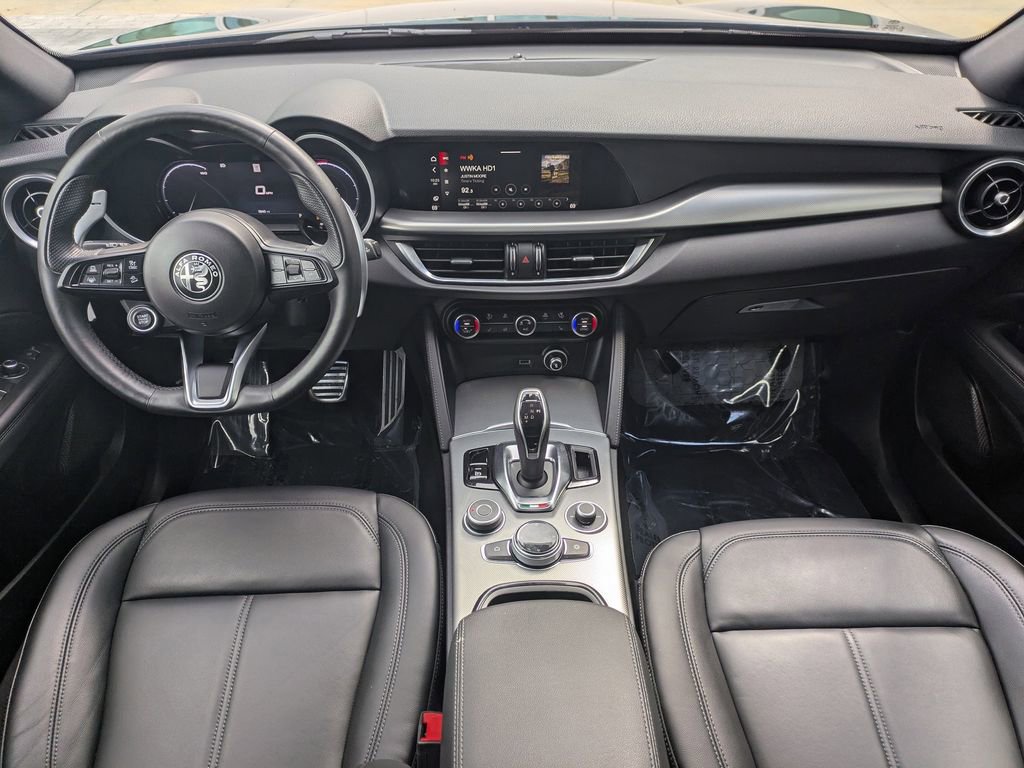 Used 2025 Alfa Romeo Stelvio Sprint w/ Convenience Package AWD/4WD image 17