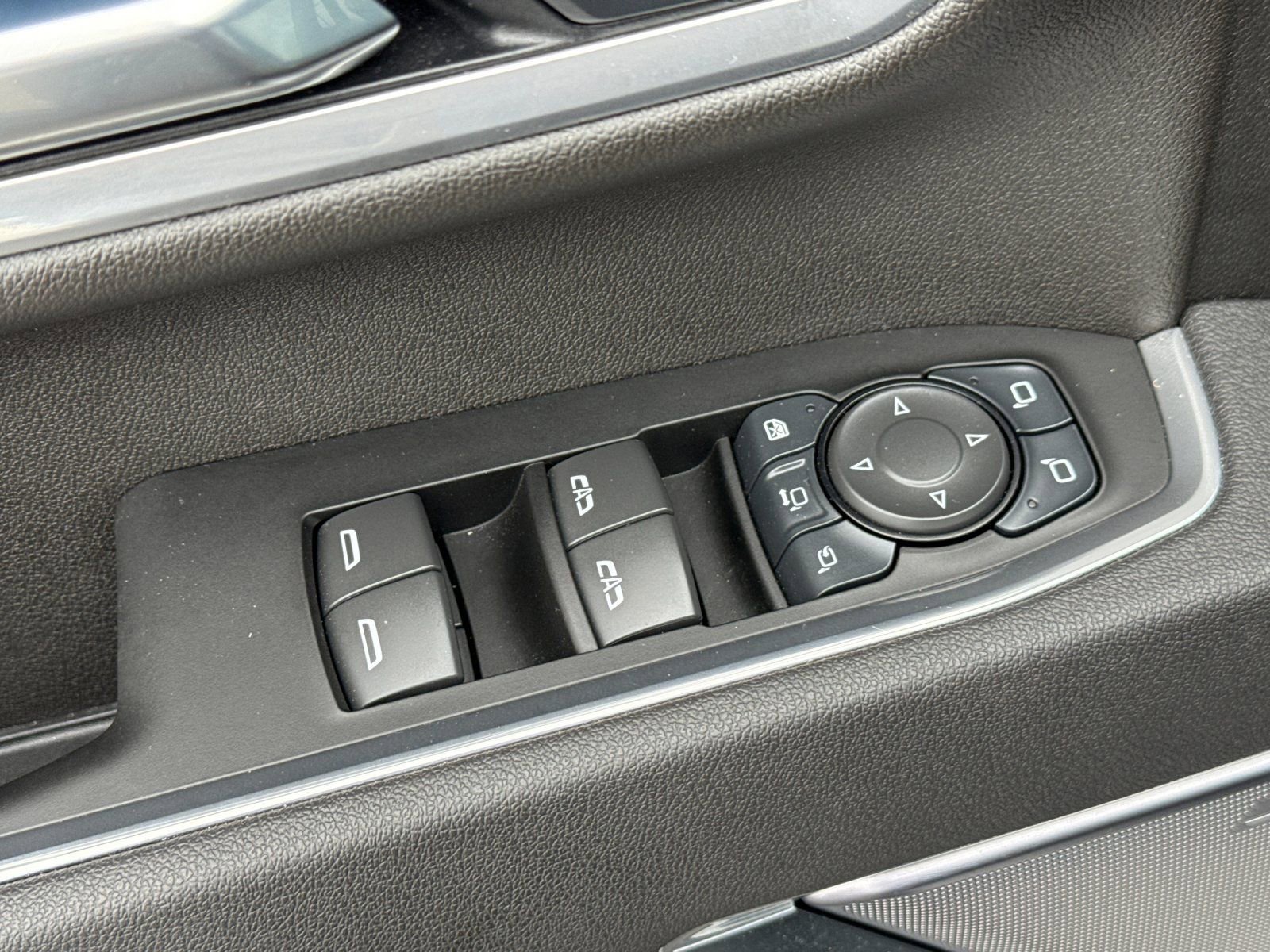 Used 2025 Chevrolet Silverado 3500 High Country w/ Technology Package image 12