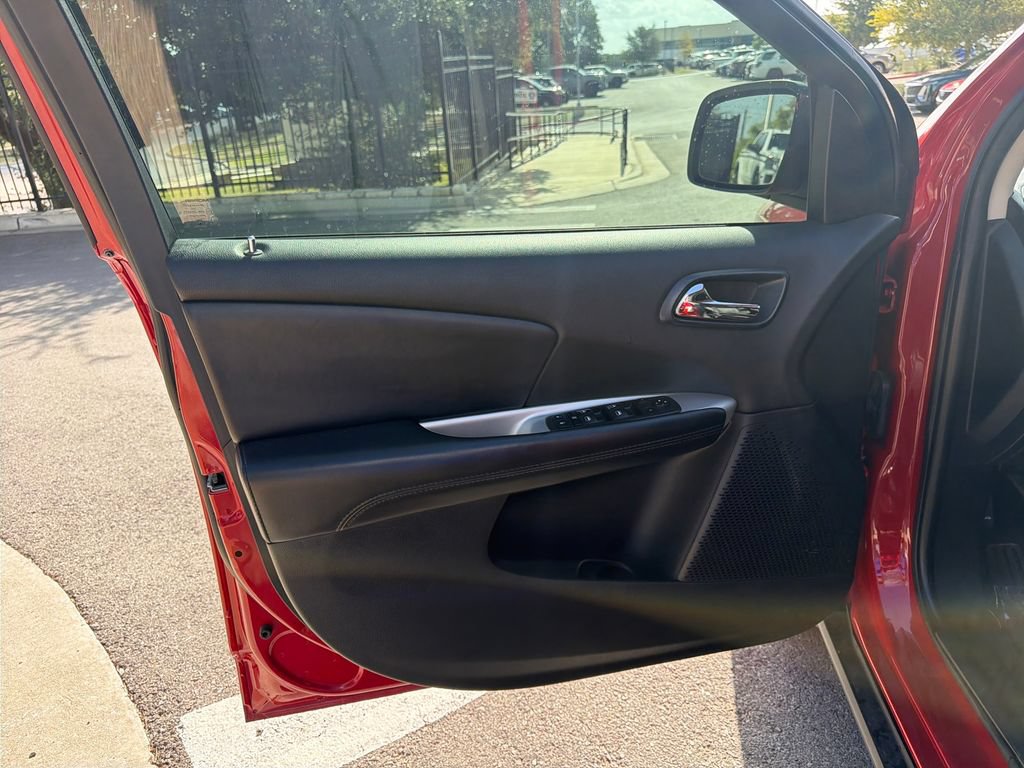 Used 2020 Dodge Journey SE FWD image 17