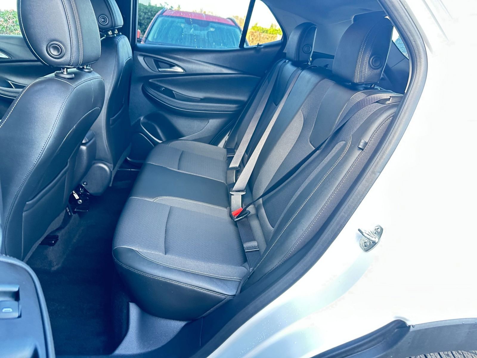 Used 2025 Buick Encore GX Preferred image 37