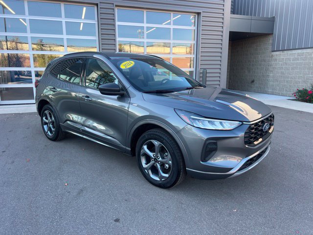 Used 2024 Ford Escape ST-Line w/ Tech Pack #1 AWD/4WD image 3