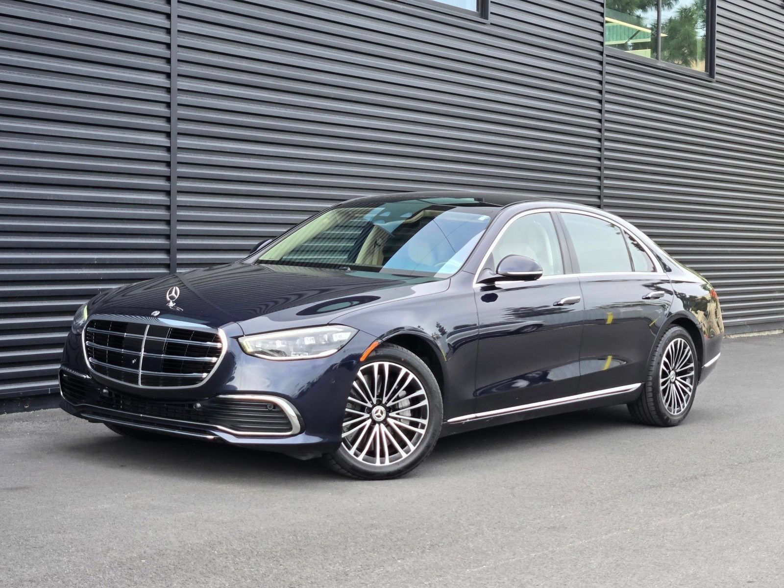 Used 2024 Mercedes-Benz S 580 4MATIC Sedan image 1