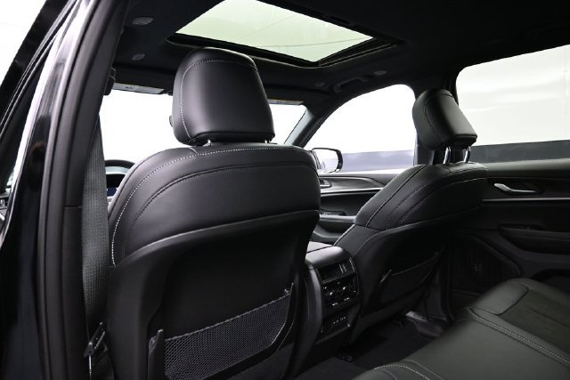New 2026 Jeep Grand Cherokee Altitude AWD/4WD image 22