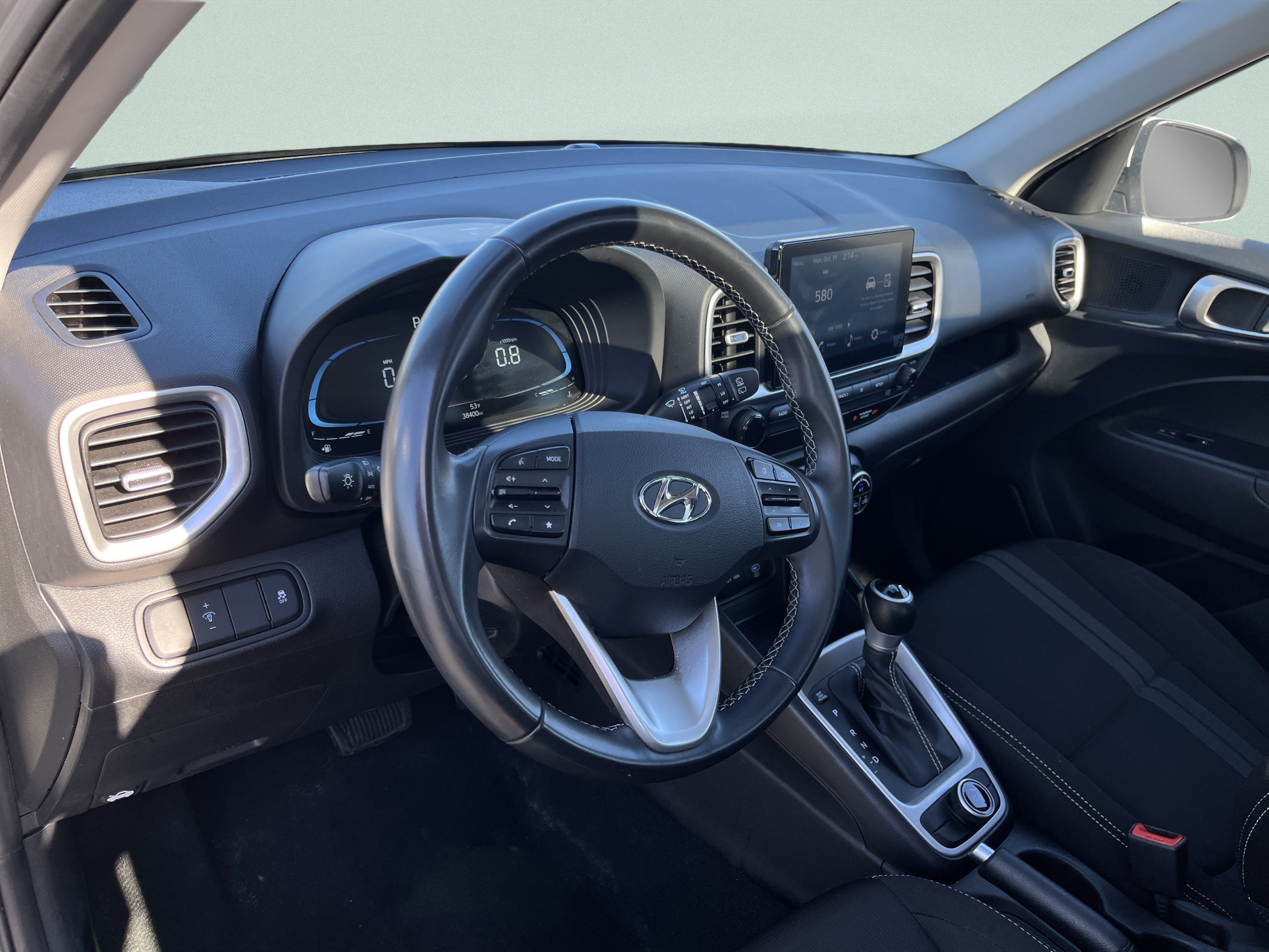 Used 2025 Hyundai Venue SEL FWD image 15