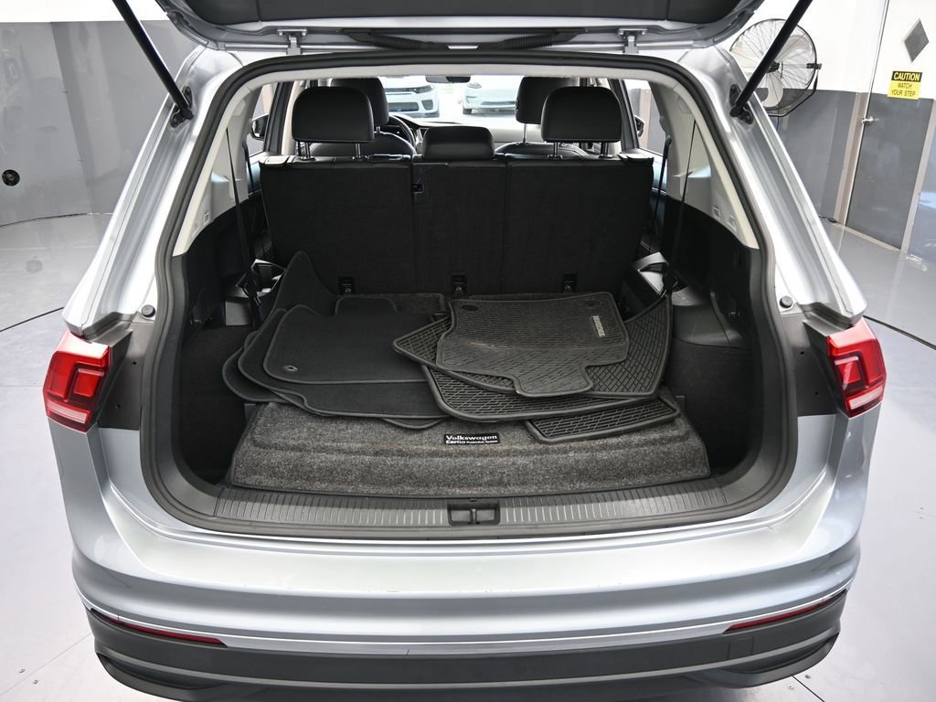 Used 2023 Volkswagen Tiguan SE image 36