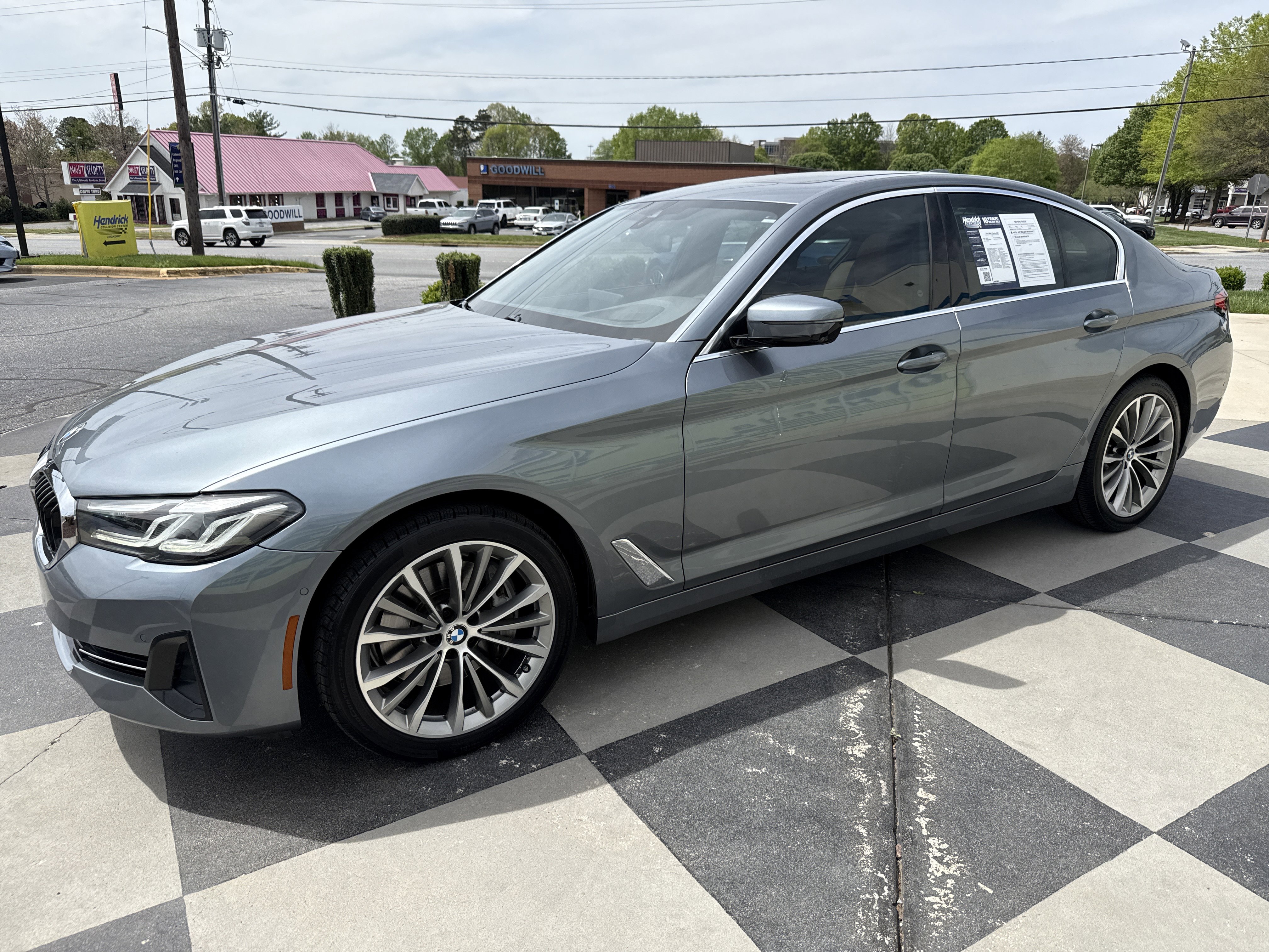 Used 2021 BMW 540i w/ Premium Package image 5