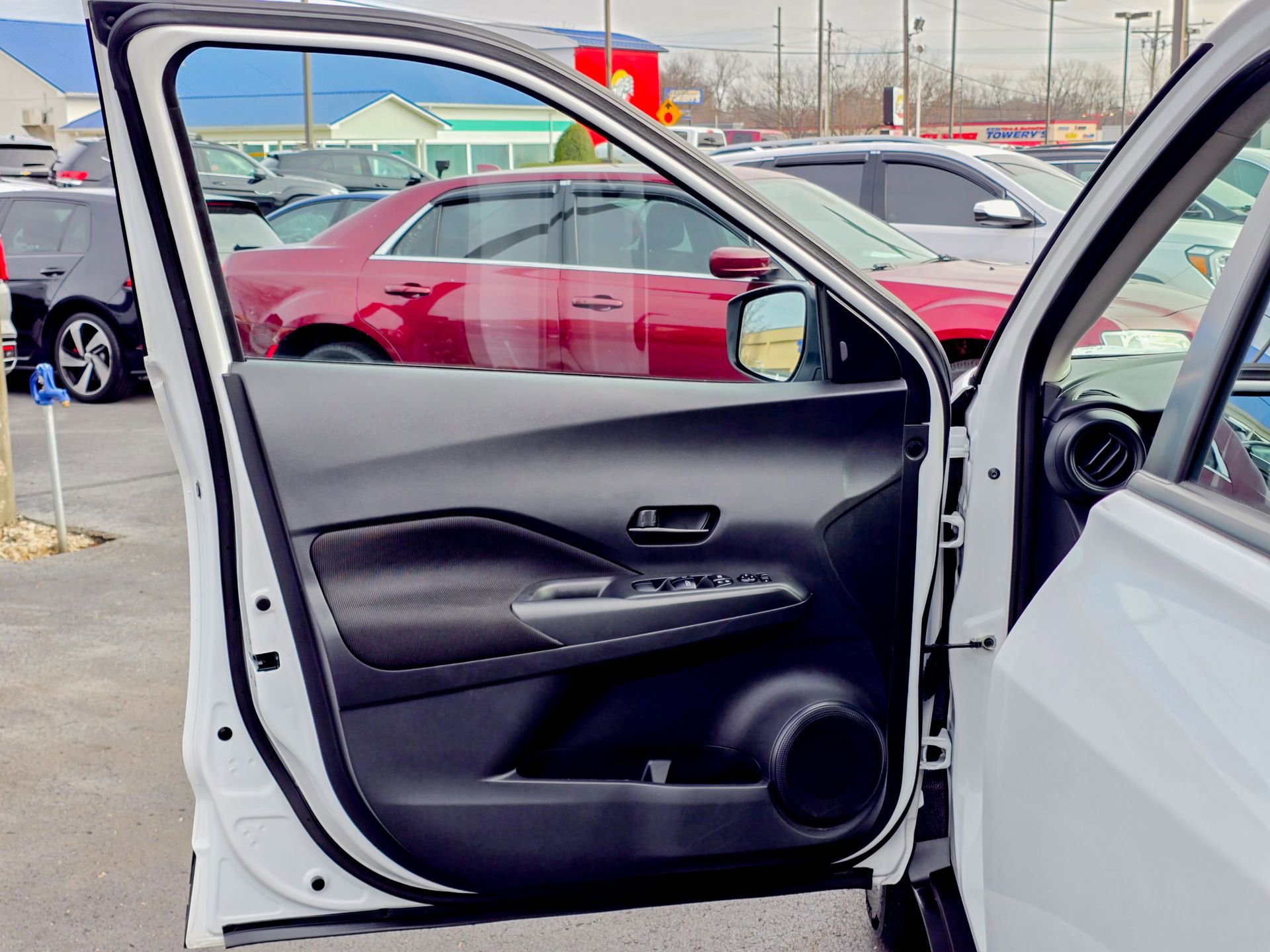 Used 2024 Nissan Kicks S image 27