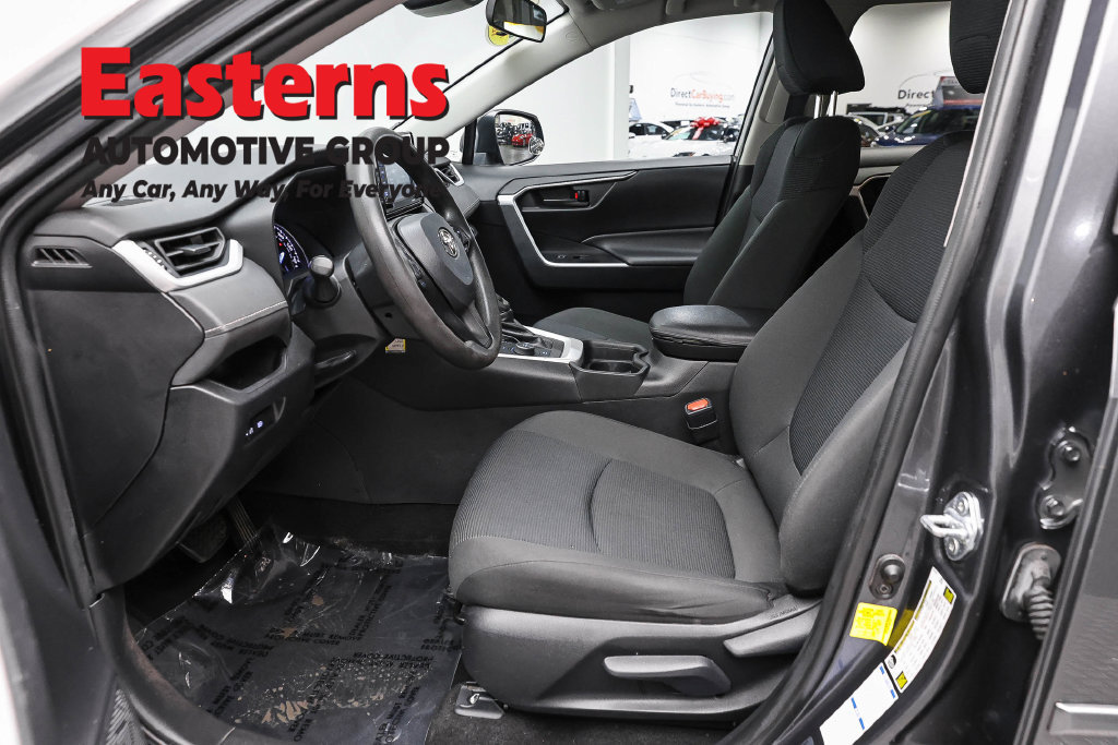 Used 2021 Toyota RAV4 LE w/ Carpet Mat Package (TMS) AWD/4WD image 15