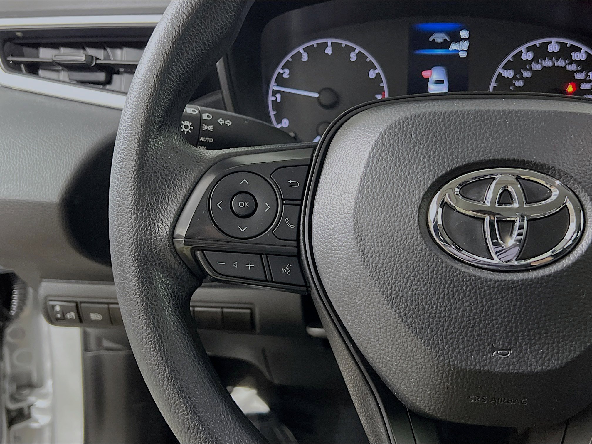 Used 2025 Toyota Corolla LE FWD image 19