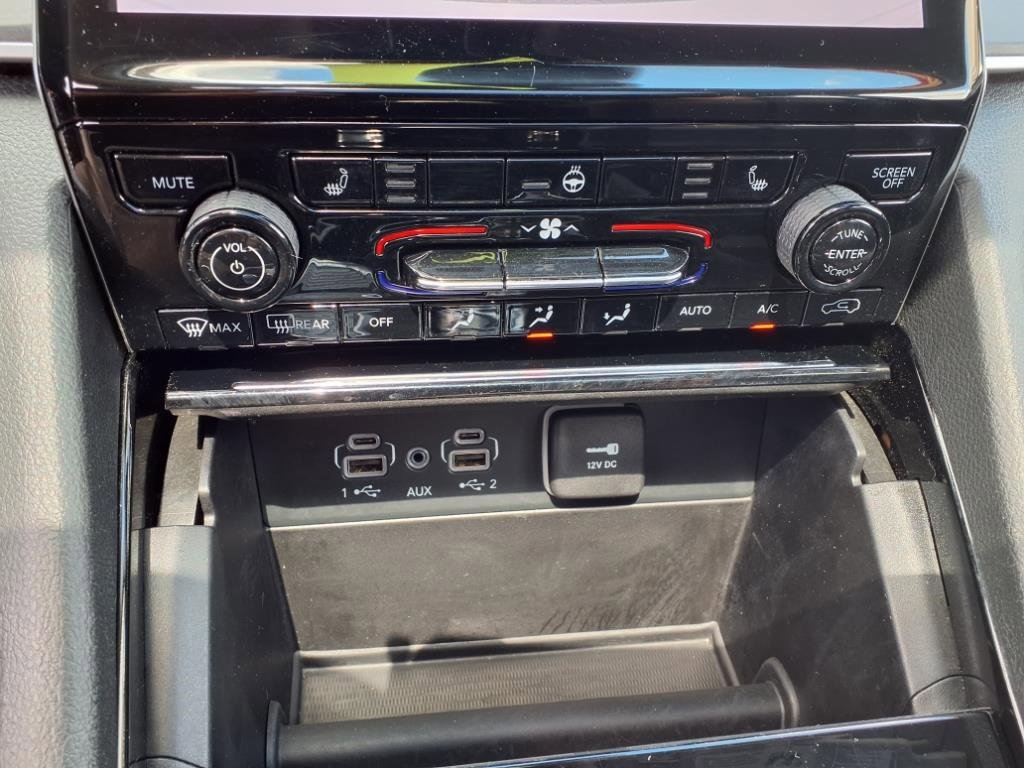 Used 2023 Jeep Grand Cherokee Limited image 12