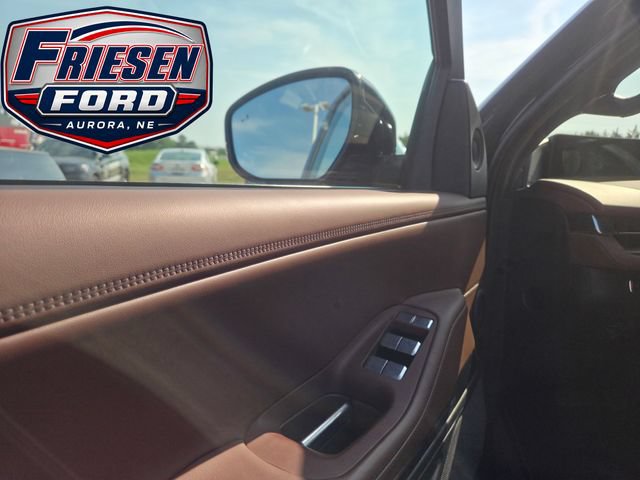 Used 2025 Lincoln Navigator Reserve AWD/4WD image 11