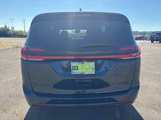 New 2025 Chrysler Pacifica Limited w/ Uconnect Theater Family Group image 4