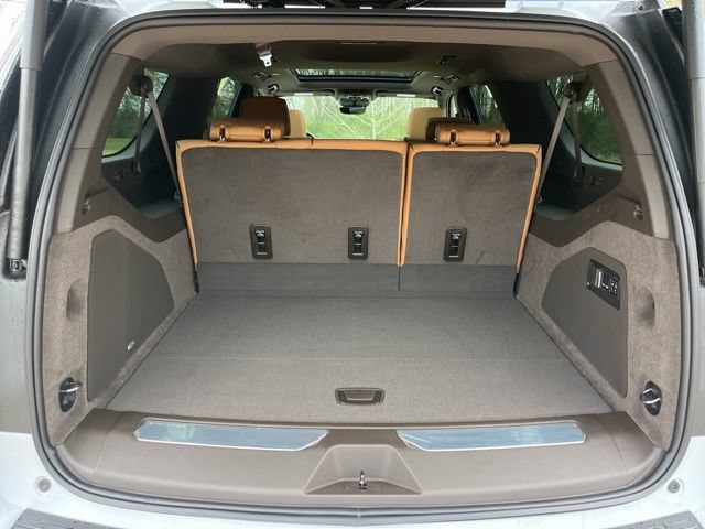 New 2026 Cadillac Escalade ESV Luxury w/ Touring Package RWD image 6