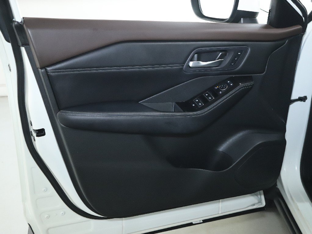 Certified 2023 Nissan Rogue SL w/ SL Premium Package AWD/4WD image 16
