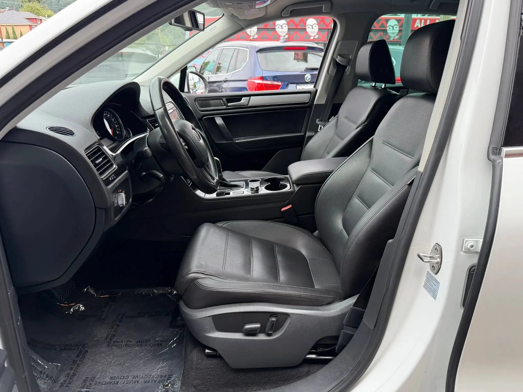 Used 2013 Volkswagen Touareg Sport AWD/4WD image 19