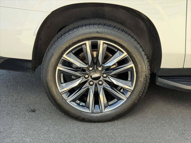 Used 2023 Cadillac Escalade ESV Sport w/ LPO, Illumination Package AWD/4WD image 9
