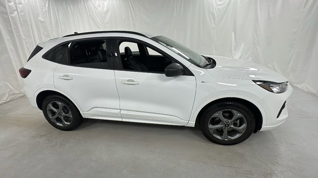 Used 2023 Ford Escape ST-Line image 2