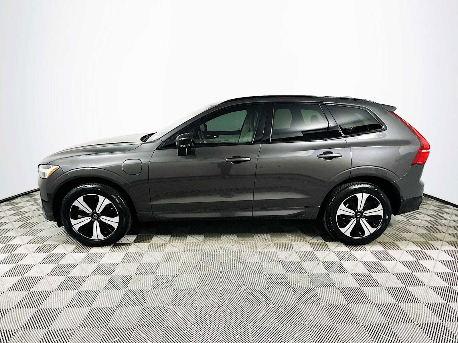 Used 2025 Volvo XC60 T8 Core w/ Protection Package Premier image 4
