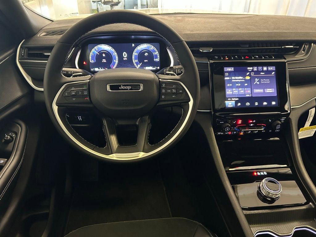 New 2025 Jeep Grand Cherokee Laredo image 3