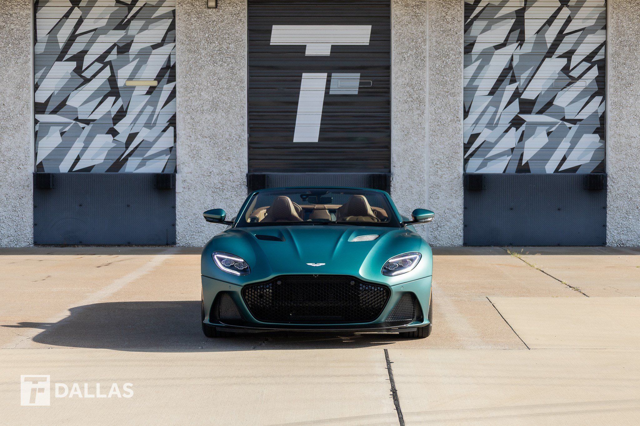 Used 2023 Aston Martin DBS Superleggera Volante RWD image 3