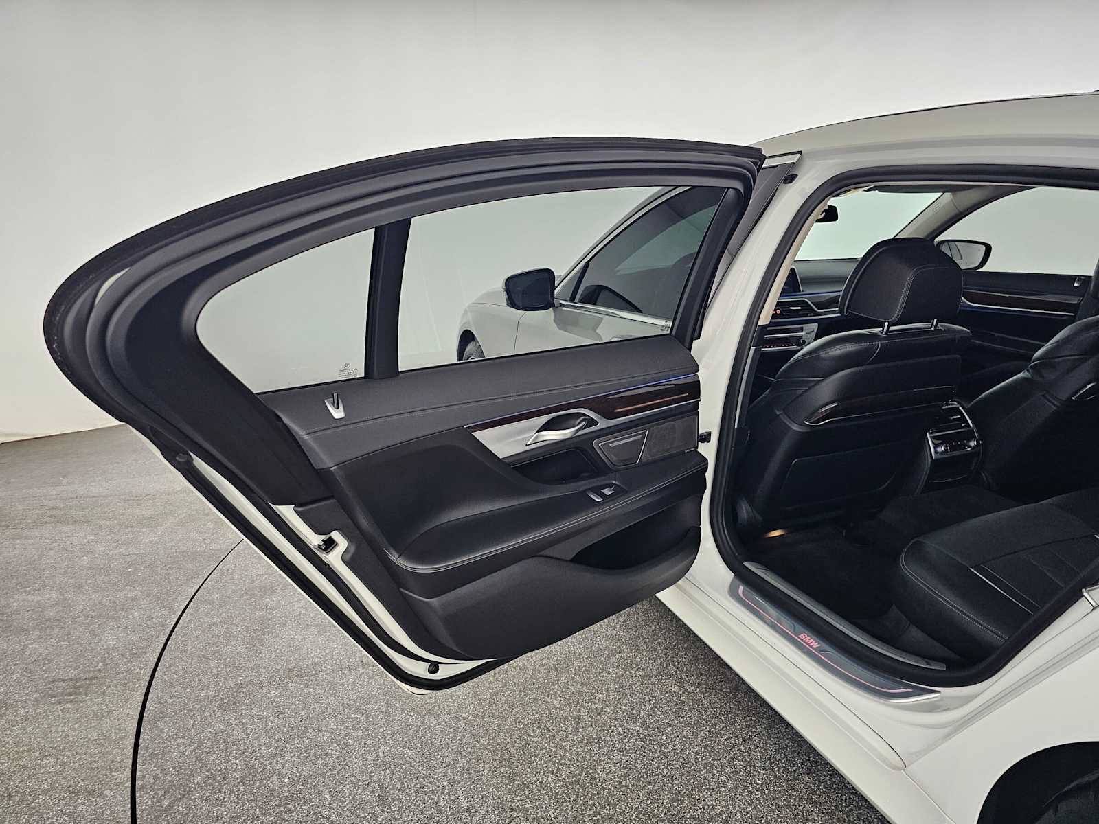 Used 2022 BMW 750i xDrive AWD/4WD image 15