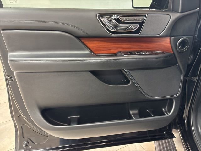 Used 2018 Lincoln Navigator Reserve w/ Technology Package image 22