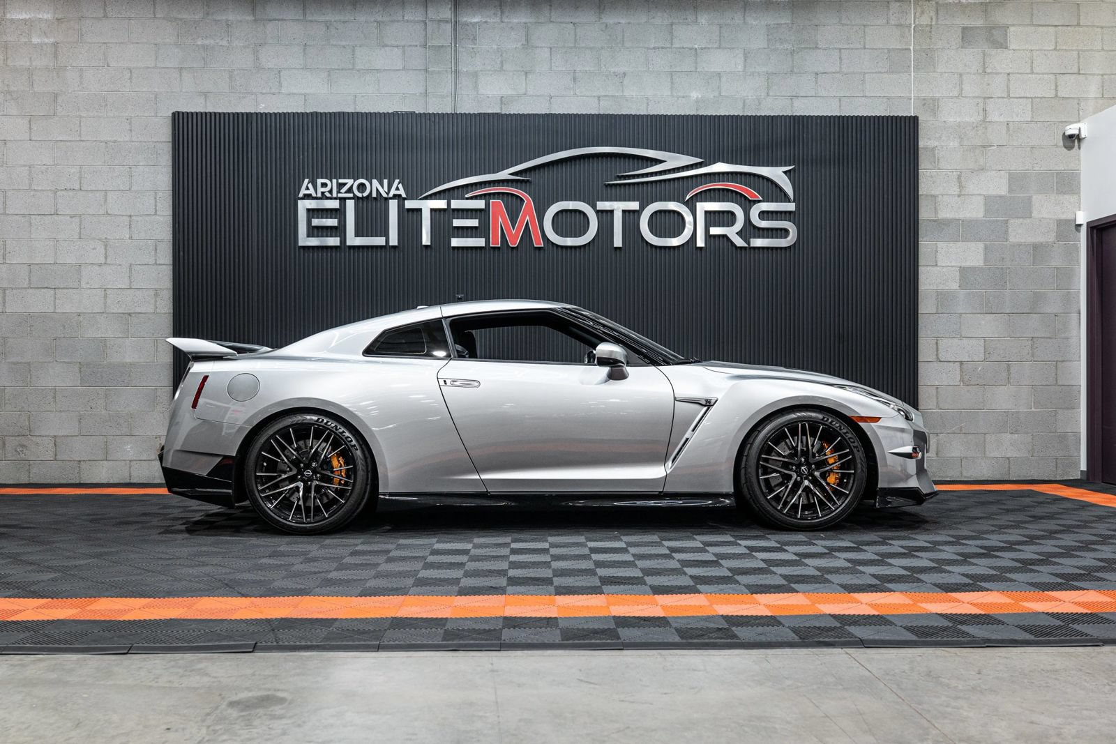 Used 2024 Nissan GT-R Premium w/ Floor Mat Package AWD/4WD image 14