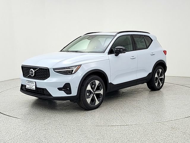 New 2026 Volvo XC40 B5 Plus w/ Climate Package AWD/4WD image 1