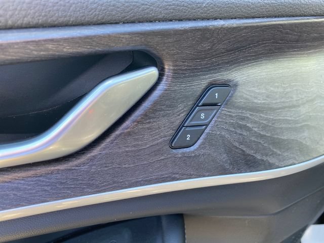 Used 2023 Jeep Grand Cherokee Limited AWD/4WD image 18