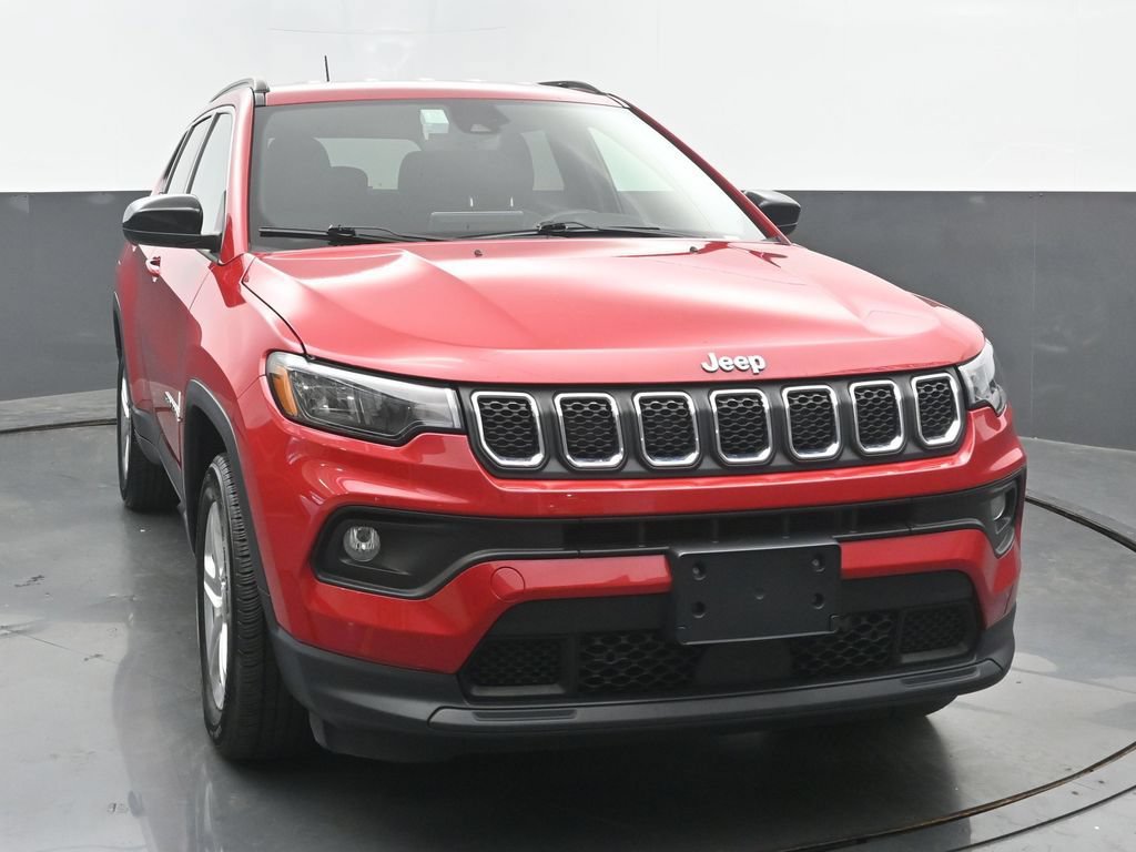 Used 2024 Jeep Compass Latitude AWD/4WD image 8