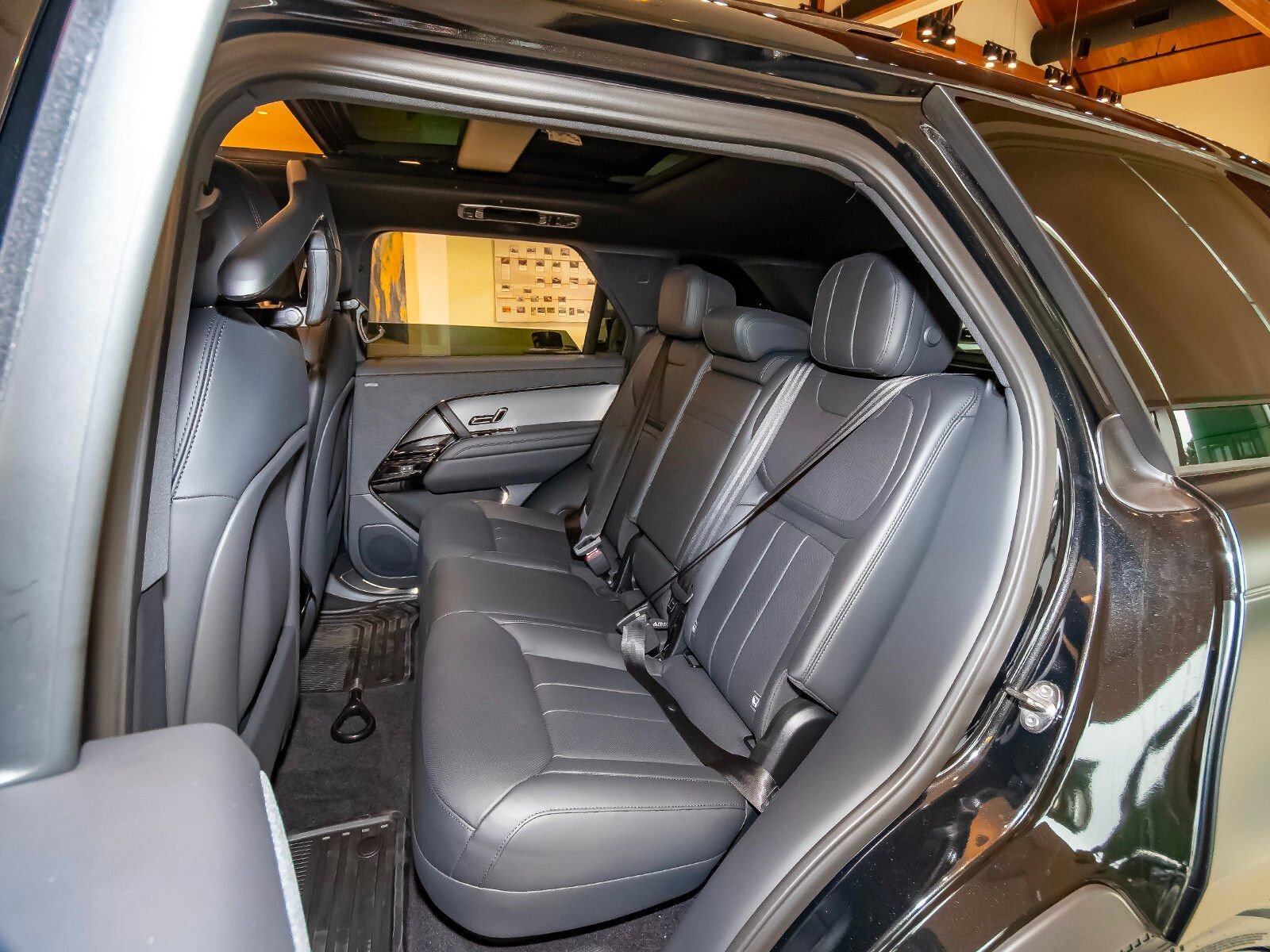 New 2025 Land Rover Range Rover Sport SE image 44