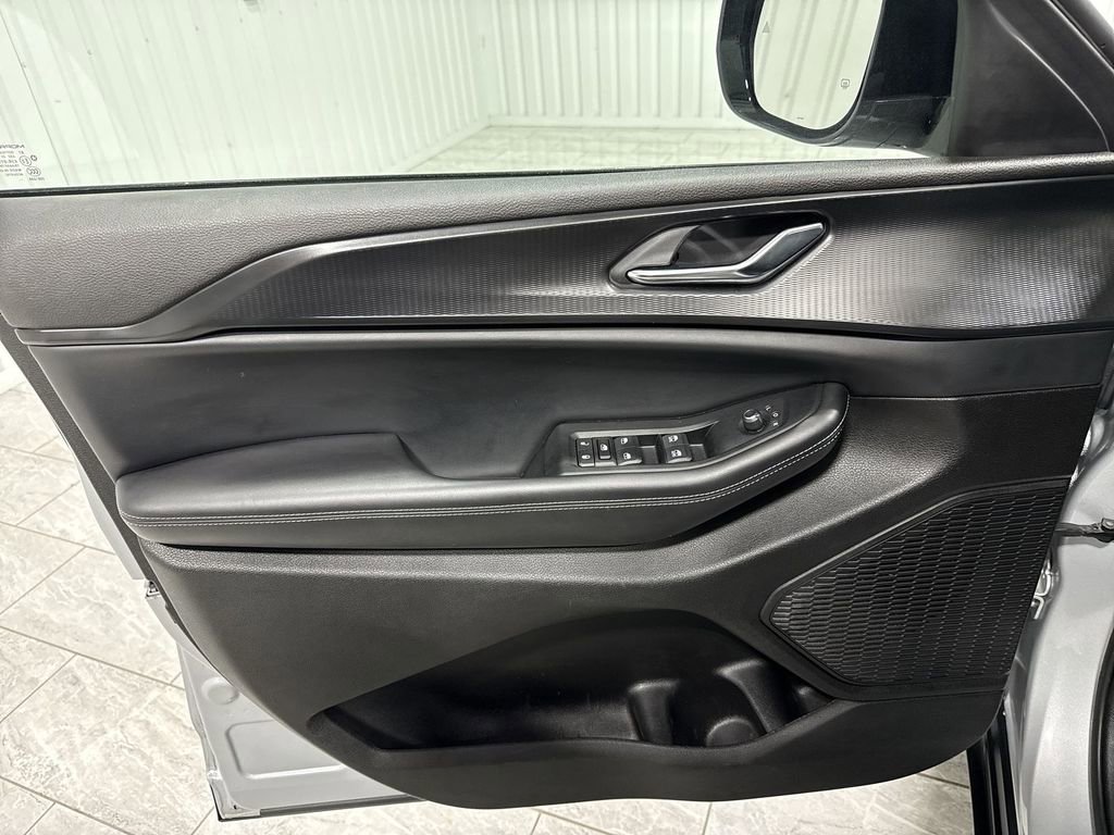 Used 2024 Jeep Grand Cherokee Altitude AWD/4WD image 23