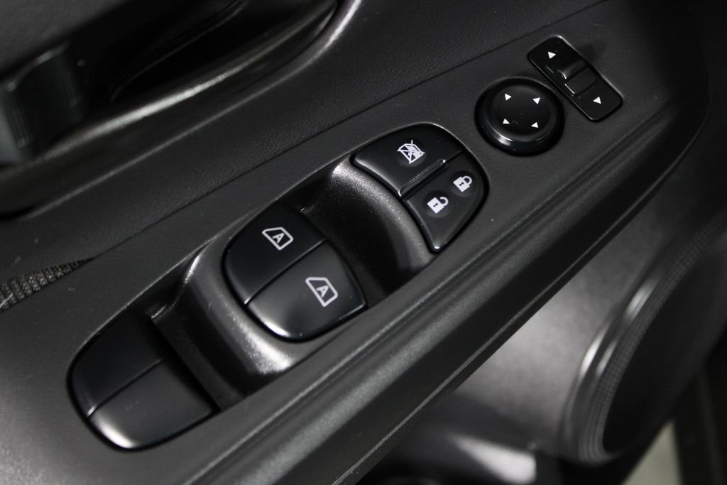 Used 2025 Nissan Kicks Play S image 21