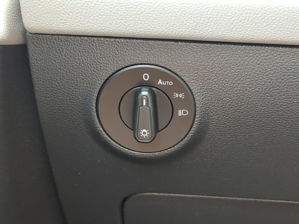 Certified 2022 Volkswagen Taos SE FWD image 25