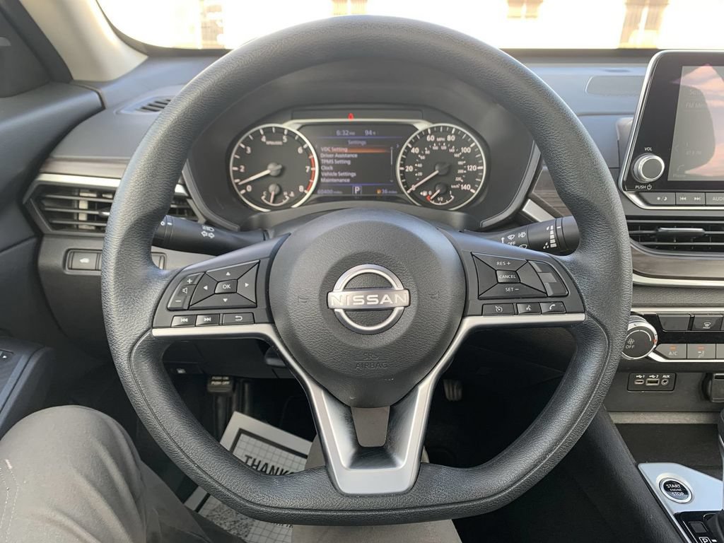 Used 2025 Nissan Altima 2.5 SV FWD image 9