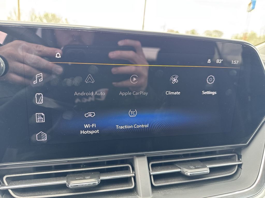 Used 2025 Chevrolet Trax LT w/ LT Convenience Package image 18