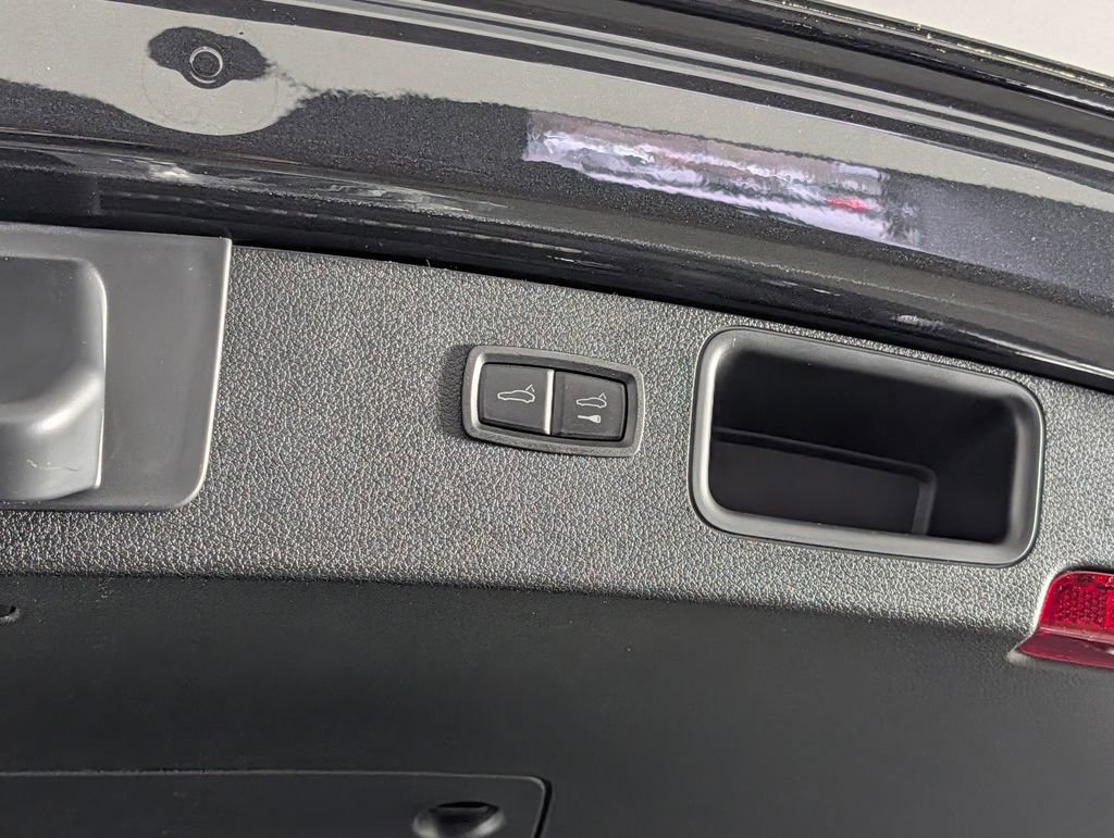 New 2026 Porsche Macan image 18