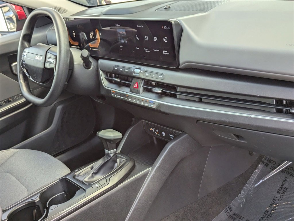 Used 2025 Kia K4 LXS image 31