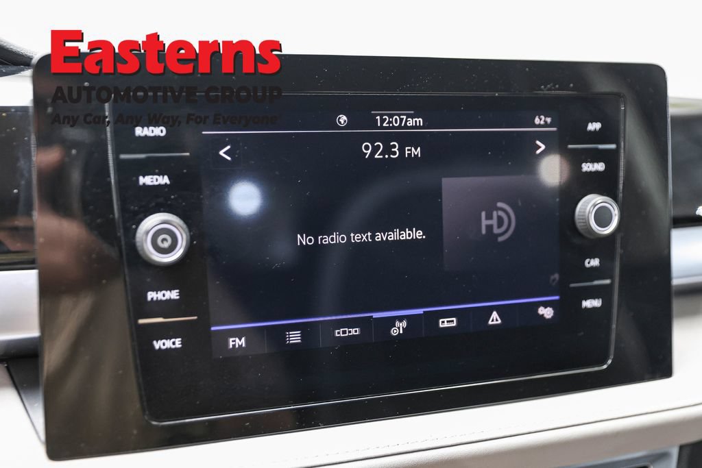 Used 2025 Volkswagen Taos SE FWD image 19