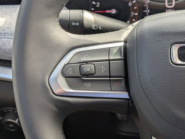 Used 2025 Jeep Compass Latitude image 16