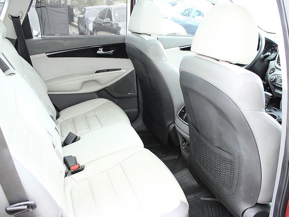 Used 2019 Kia Sorento SX image 25