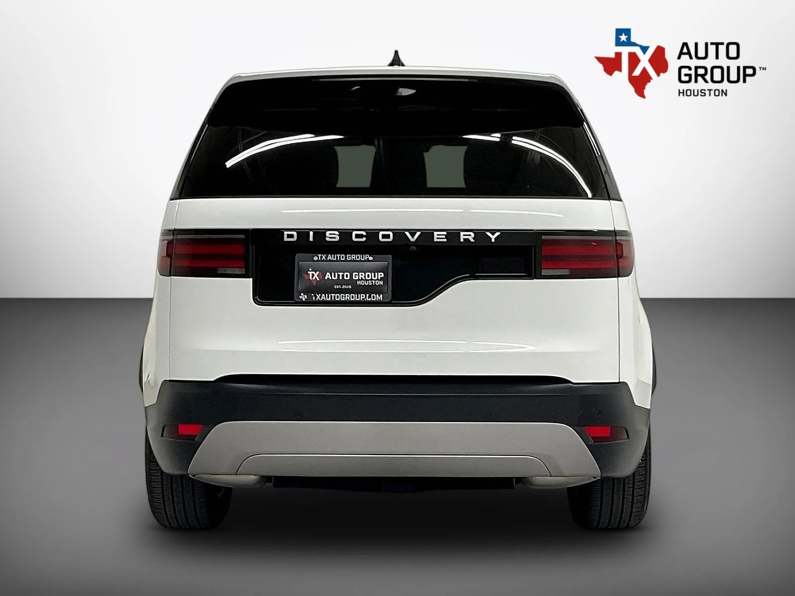 Used 2025 Land Rover Discovery S AWD/4WD image 8